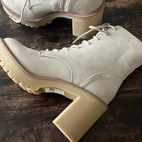 Dolce Vita DV • Jealous Block Heel Lug Boots - Picture 3 of 5